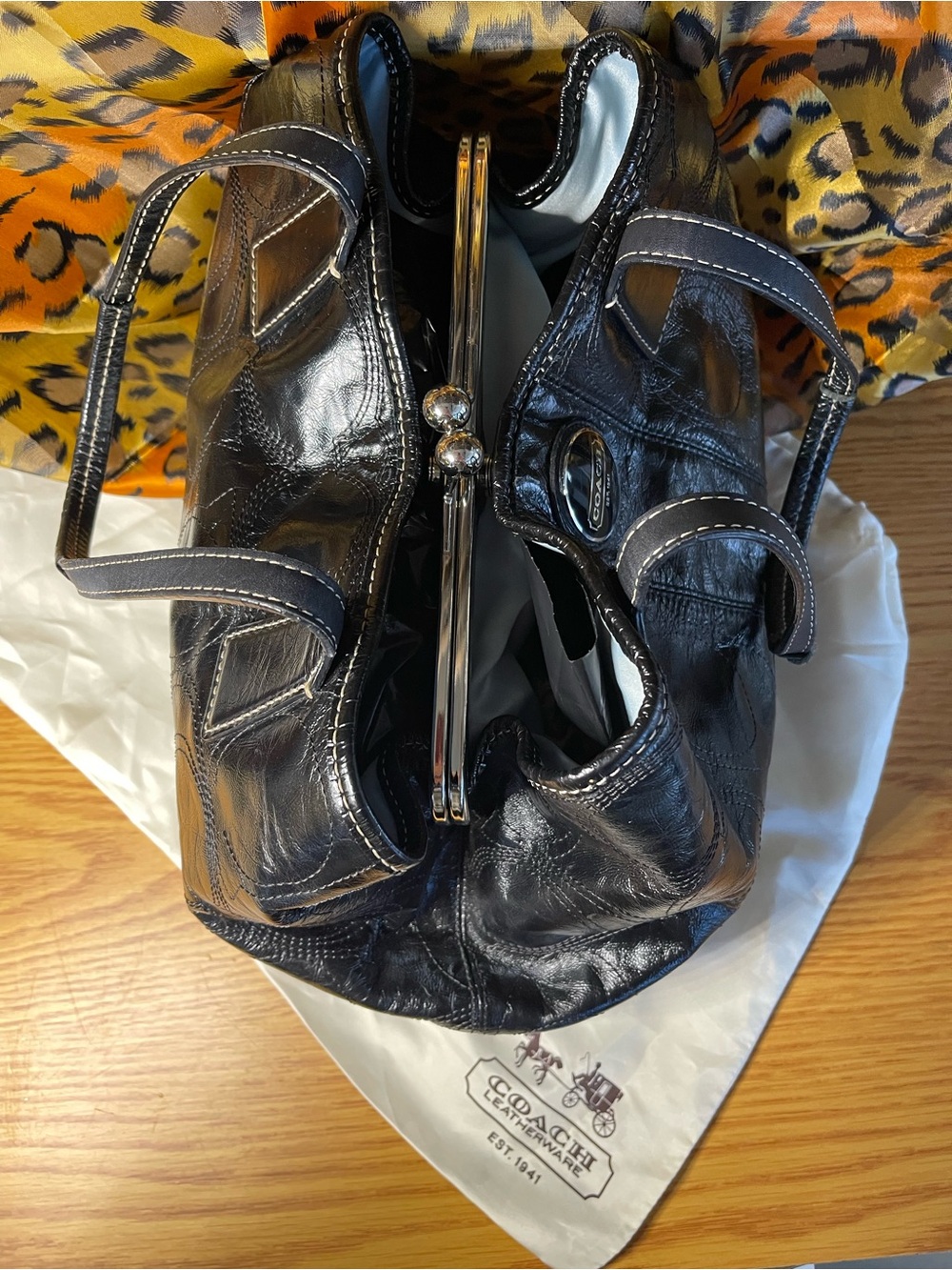 Classic Coach kisslock Black Leather Satchel Handbag - Picture 4 of 7